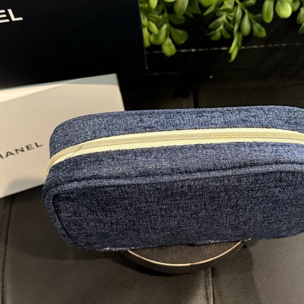 CHANEL Beauté GWP Midnight Blue Cosmetic Pouch – Gold Lettering – NIB - Picture 4 of 10